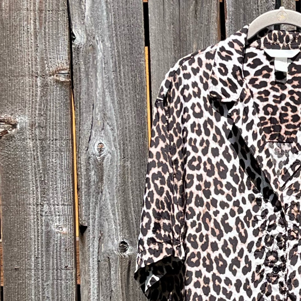 H&M Leopard Print Top Size Medium - image 5